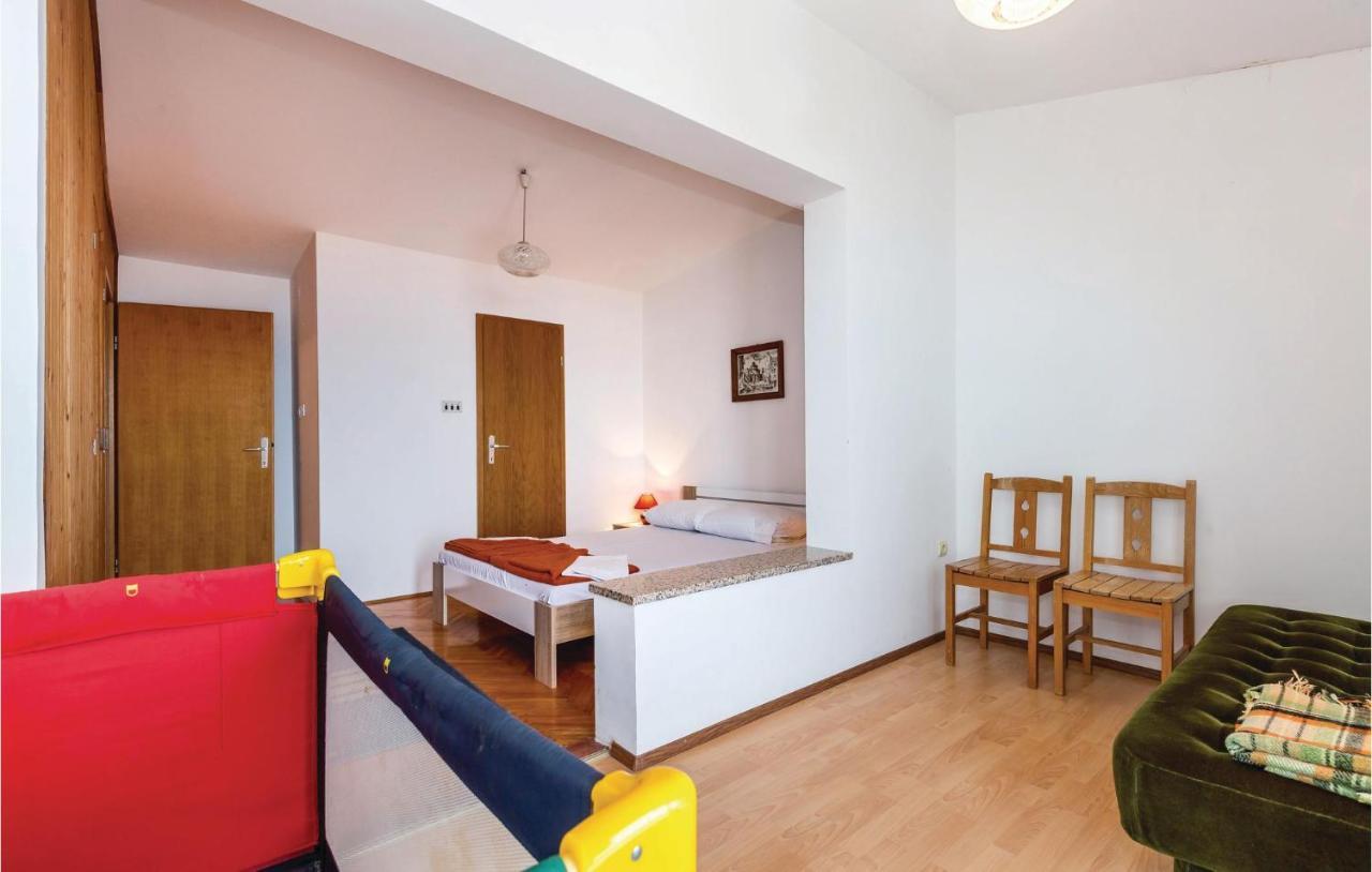 Cozy Apartment In Novi Vinodolski With Kitchen Экстерьер фото